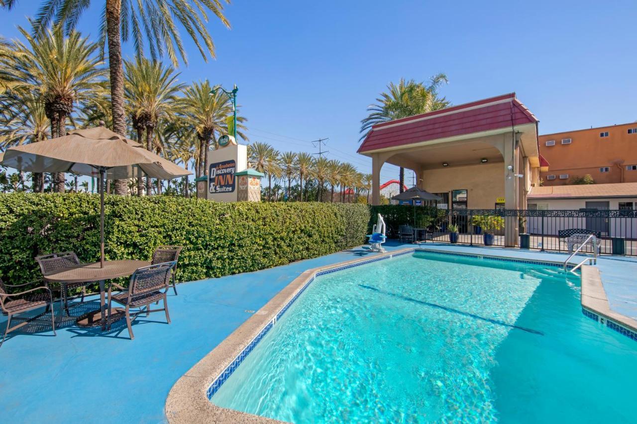 Anaheim Discovery Inn And Suites Exterior photo