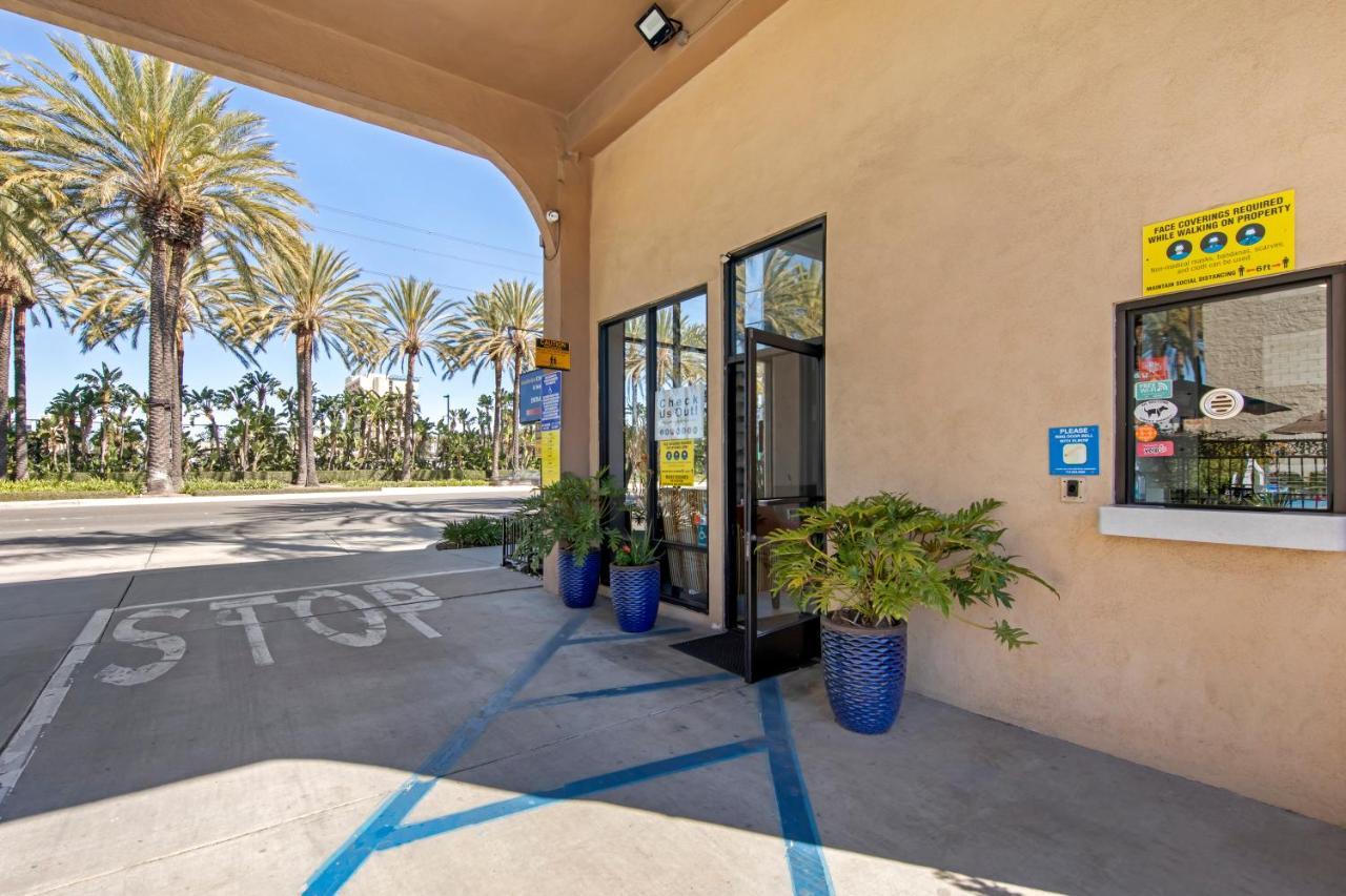 Anaheim Discovery Inn And Suites Exterior photo