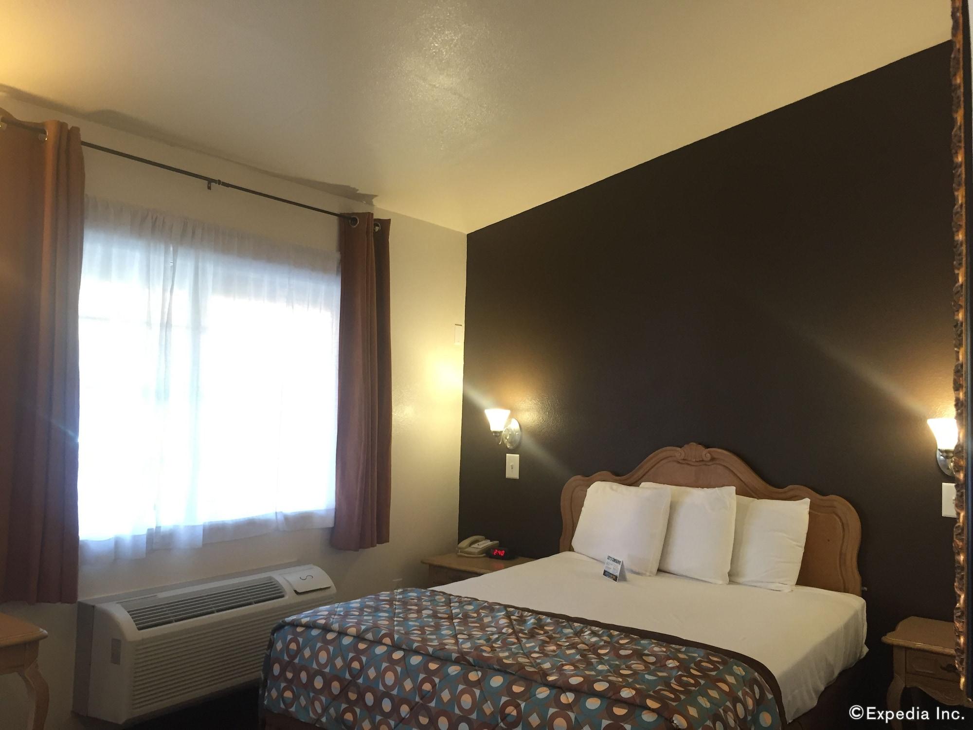 Anaheim Discovery Inn And Suites Exterior photo