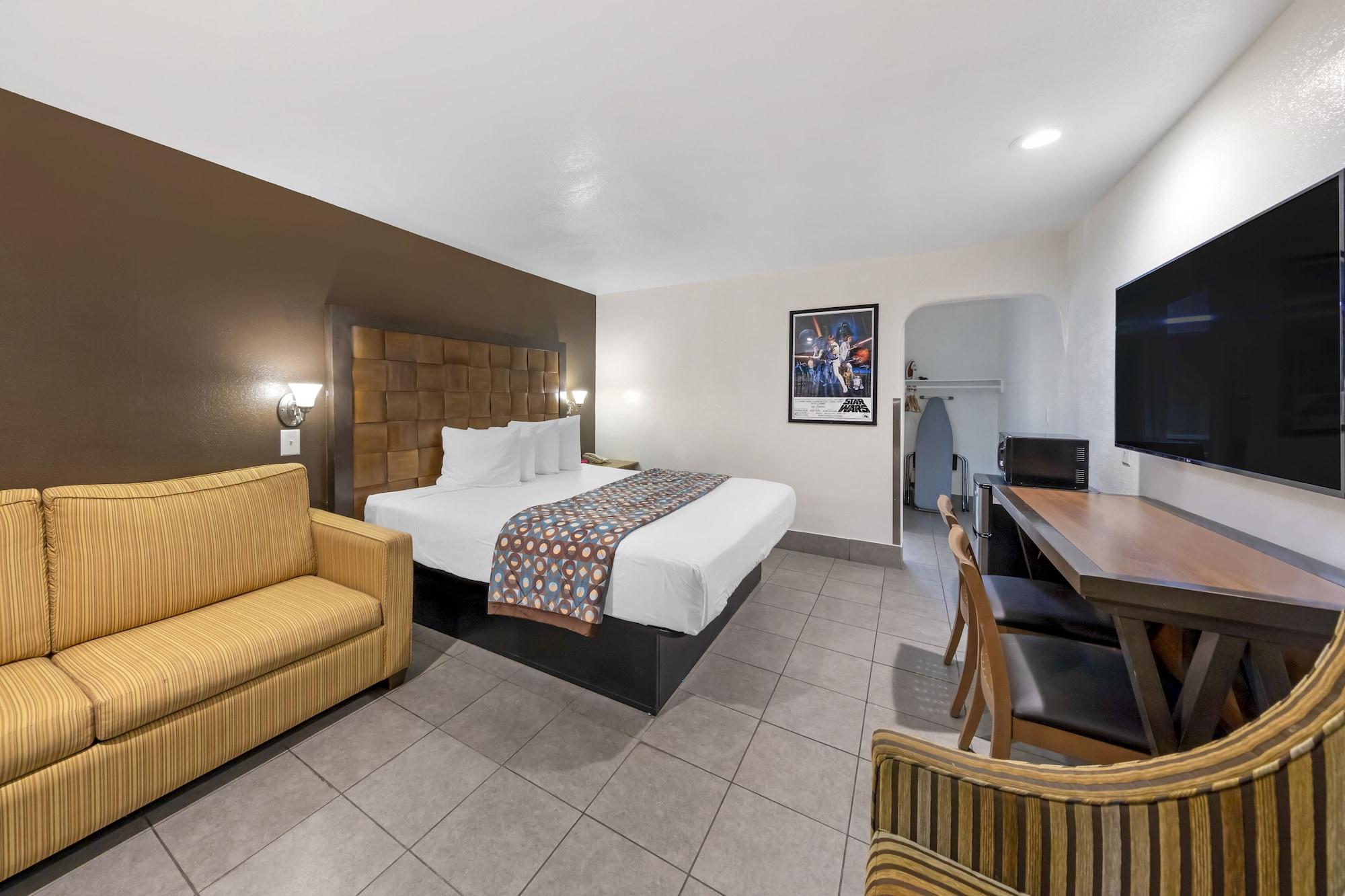 Anaheim Discovery Inn And Suites Exterior photo