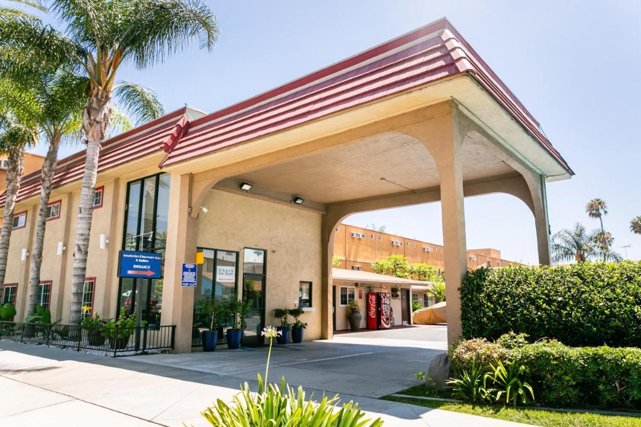 Anaheim Discovery Inn And Suites Exterior photo