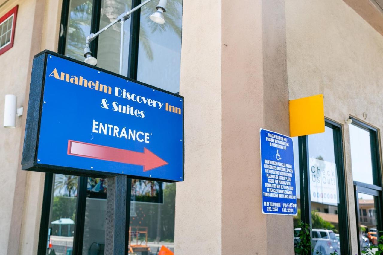 Anaheim Discovery Inn And Suites Exterior photo